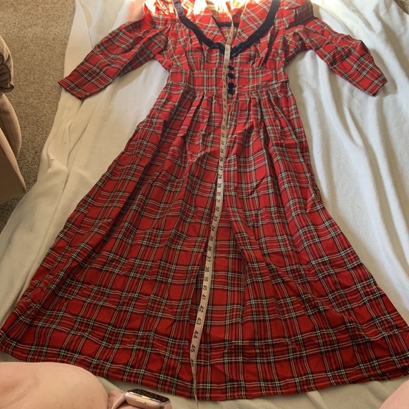 Vintage 1980s red tartan plaid with velvet accents, size 10 tea length dress - Picture 14 of 16